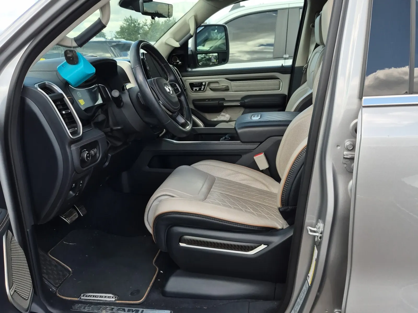 Front Interior Photo