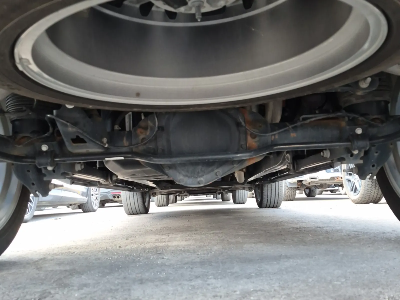 Undercarriage - Rear Photo