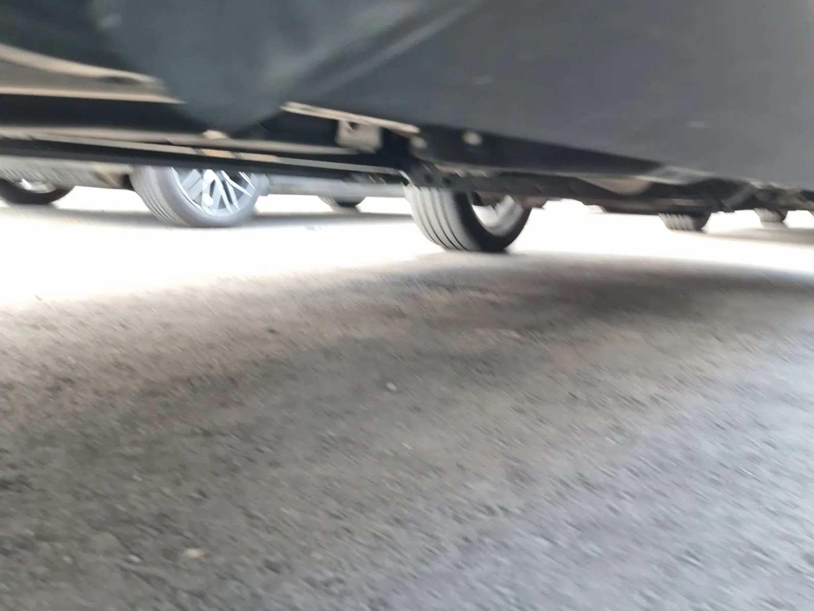 Undercarriage - Passenger Photo