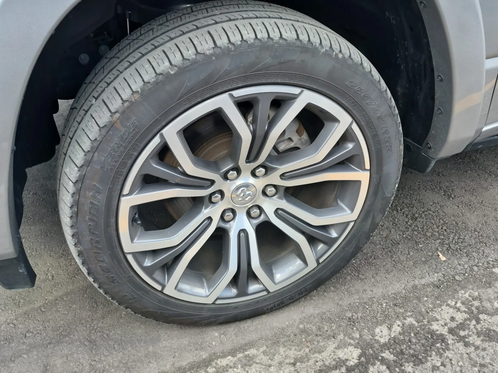 Front driver wheel/tire photo