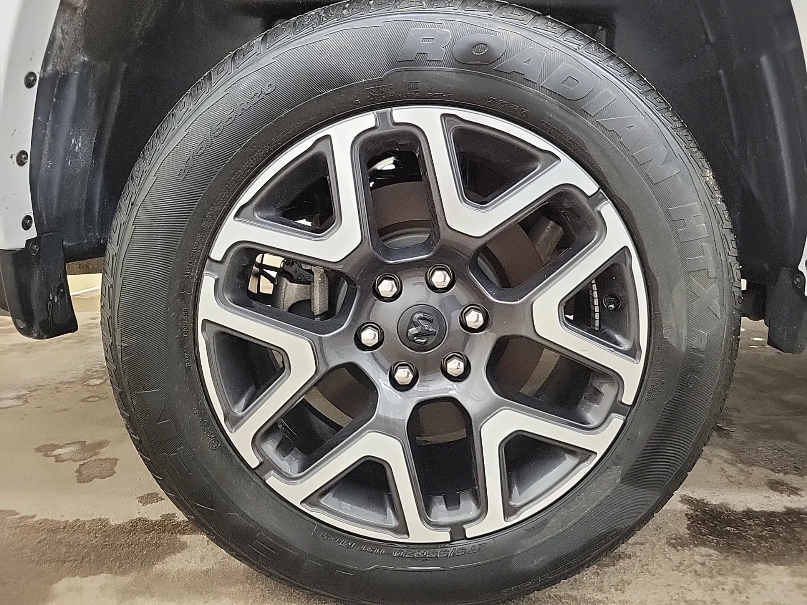 Right Rear Wheel/Tire Photo