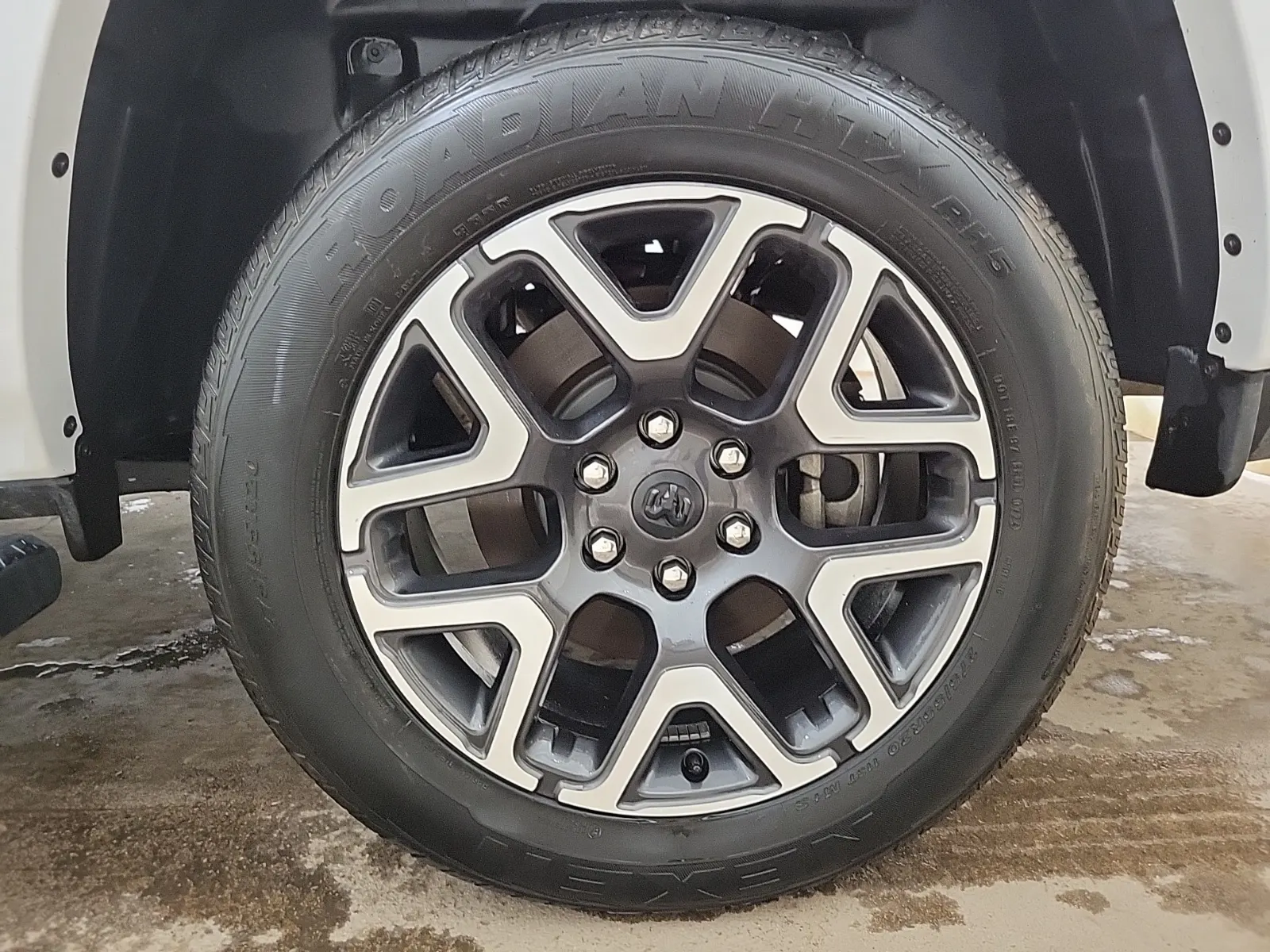 Left Rear Wheel/Tire Photo