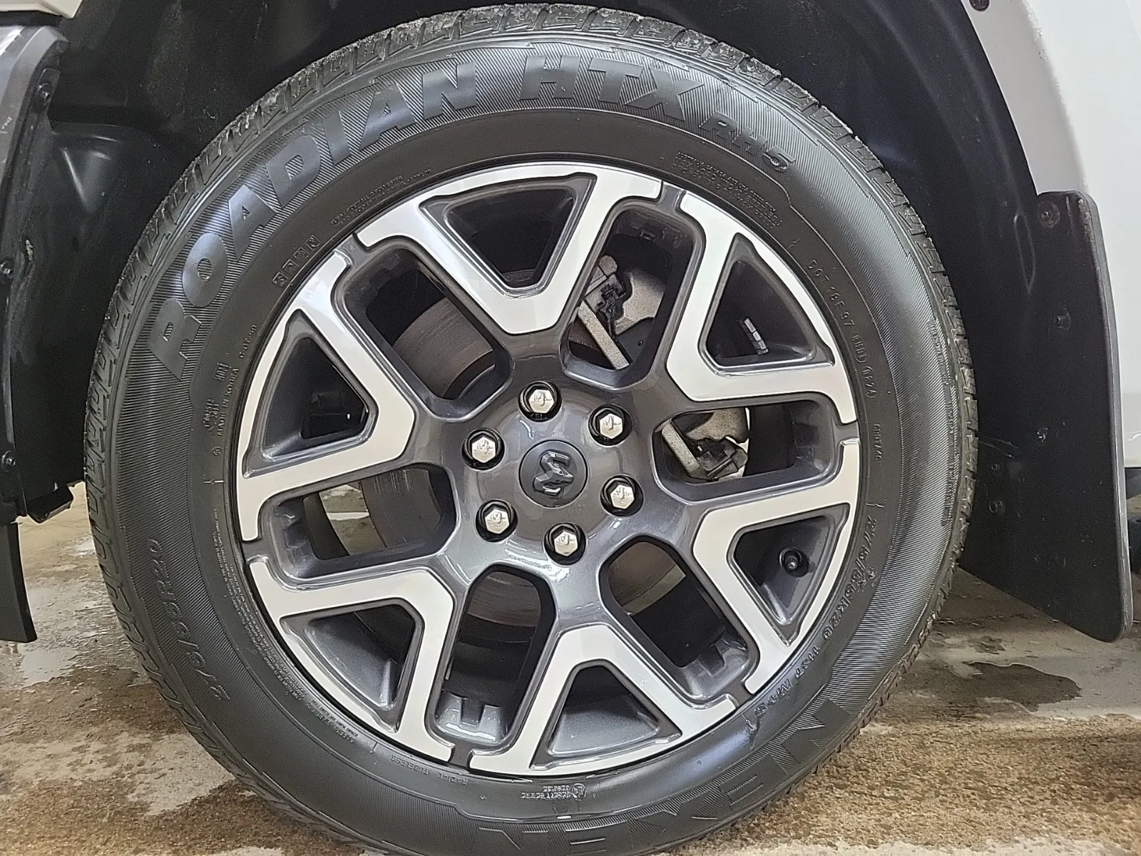 Front driver wheel/tire photo