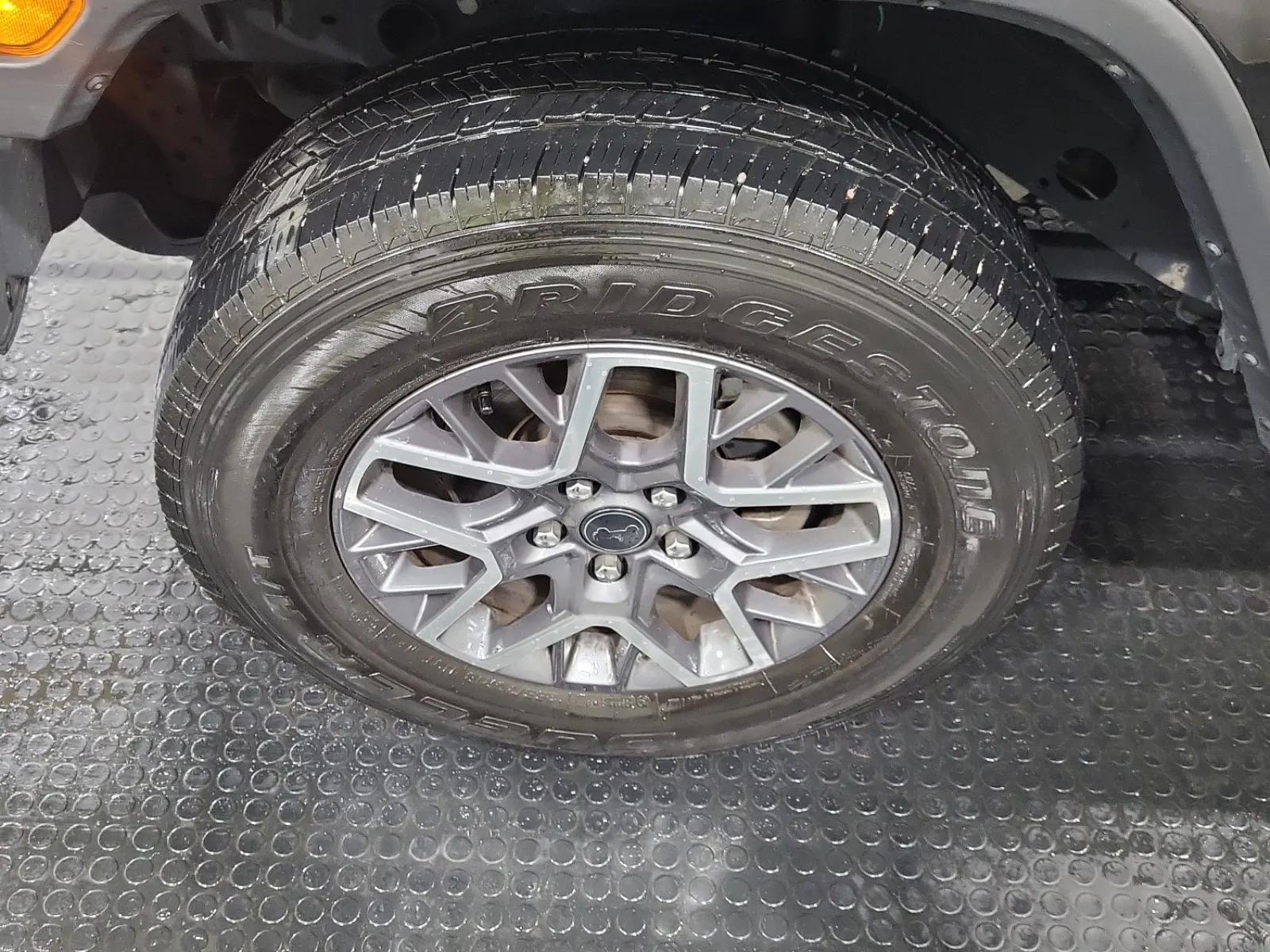 Front driver wheel/tire photo