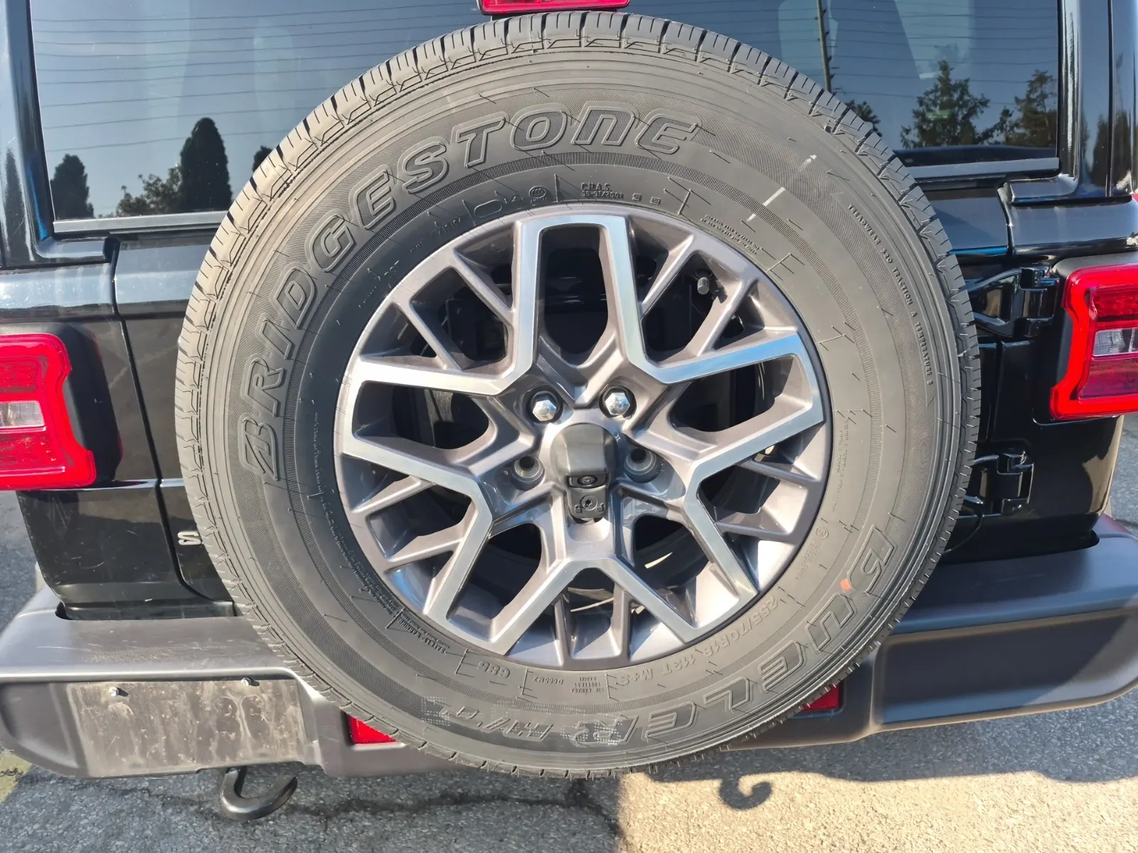 Spare Tire & Wheel Photo