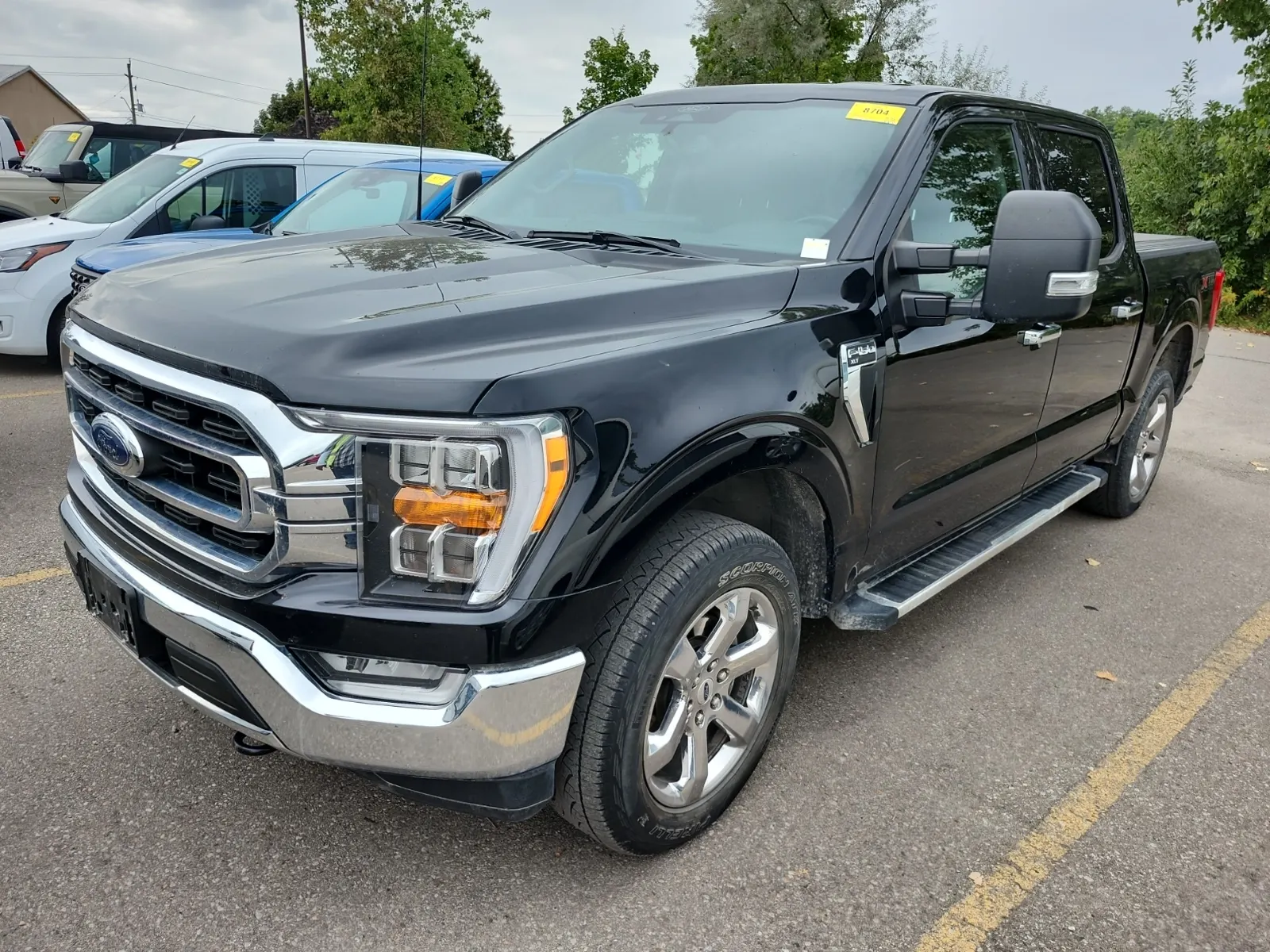 Front driver 3/4 photo
