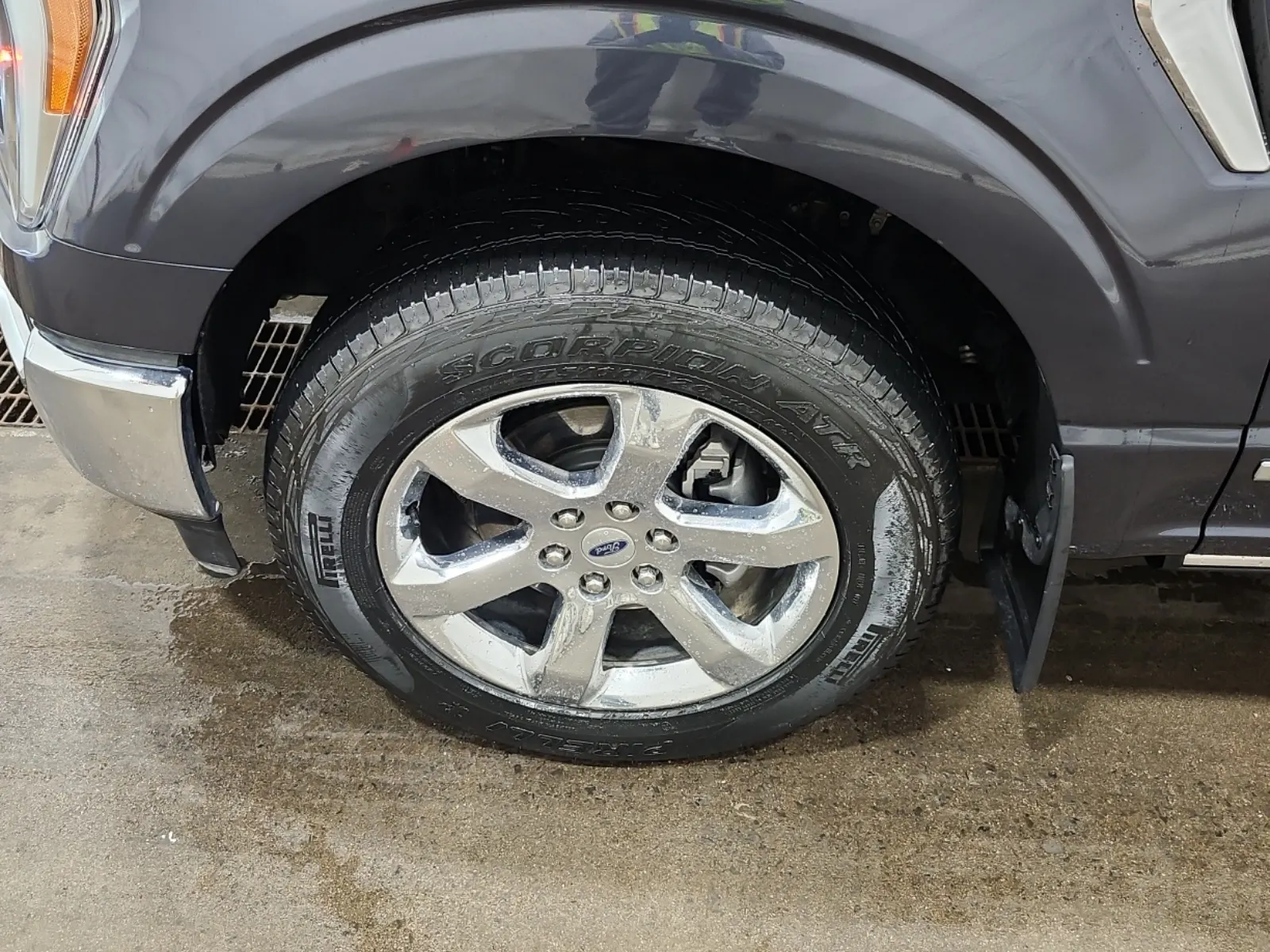 Front driver wheel/tire photo