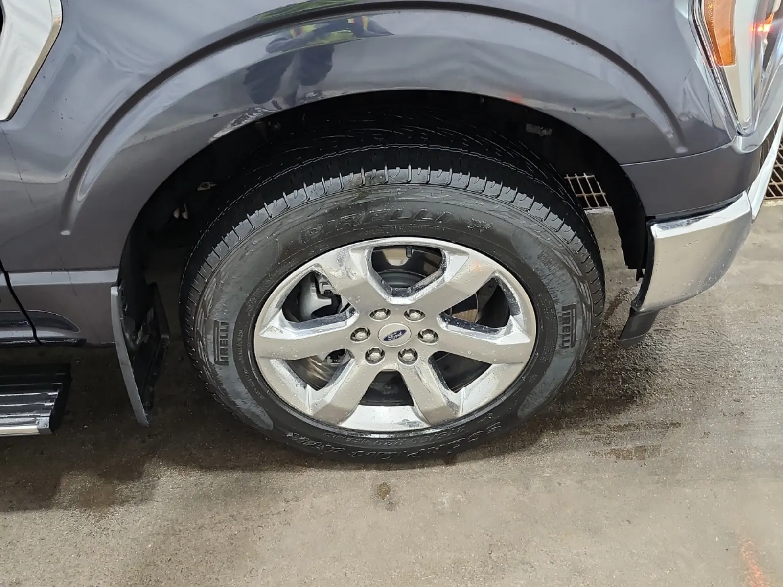 Right Front Wheel/Tire Photo