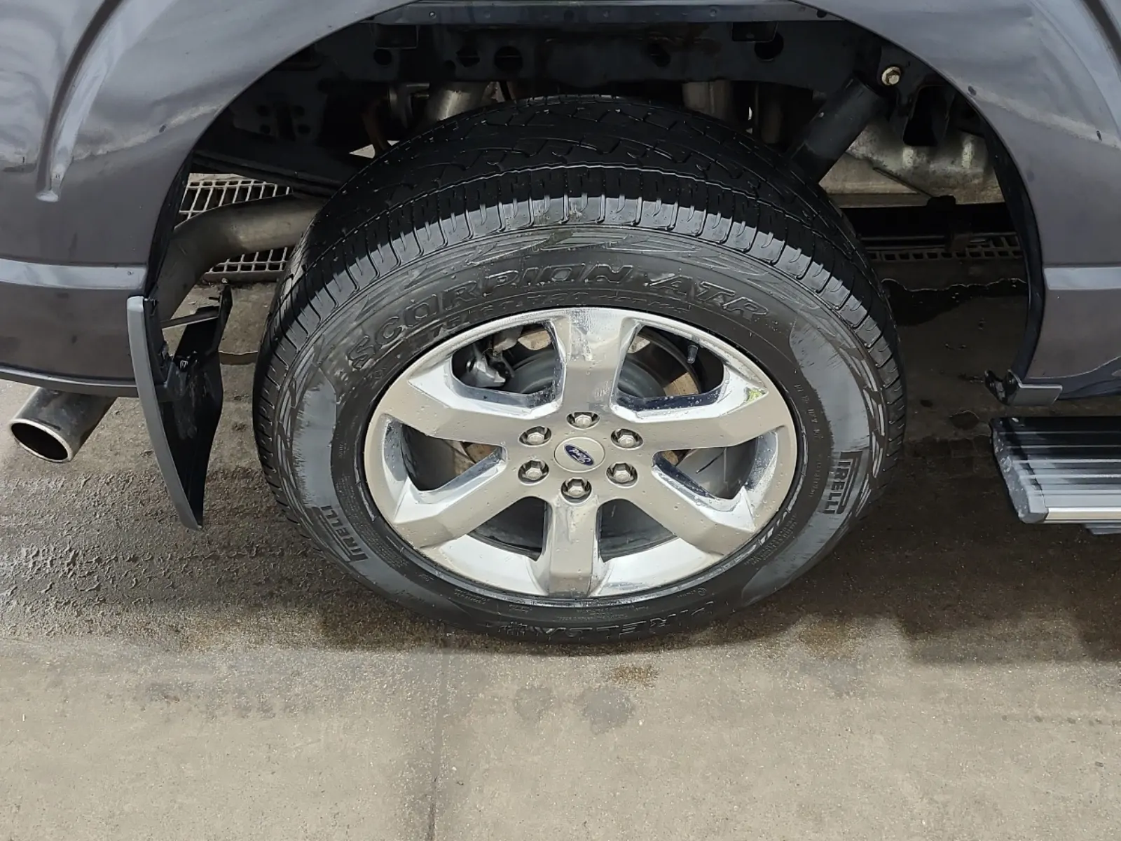 Right Rear Wheel/Tire Photo