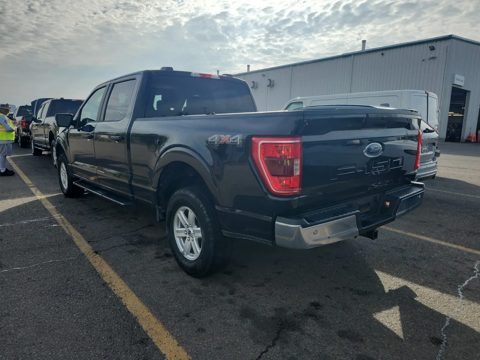 Driver Rear 3/4 Photo