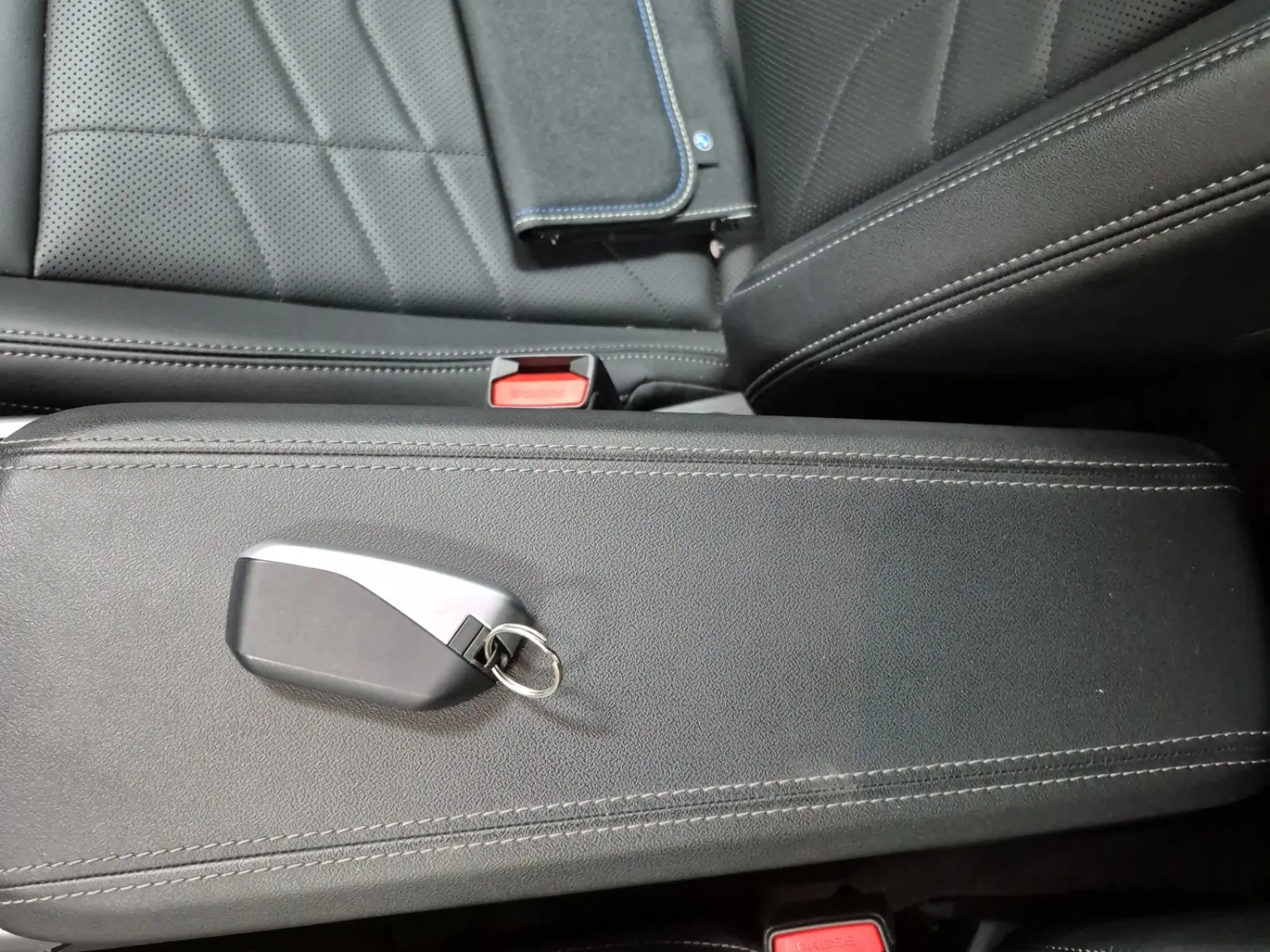 Keys/Fobs/Manual Photo
