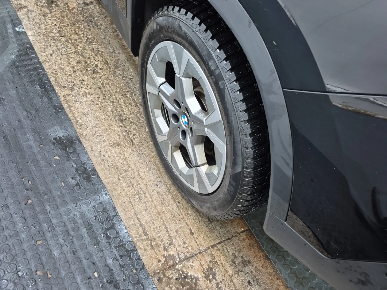 Left Rear Wheel/Tire Photo