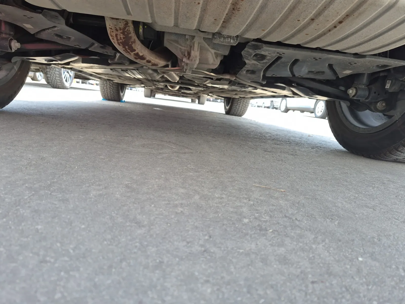 Undercarriage - Rear Photo