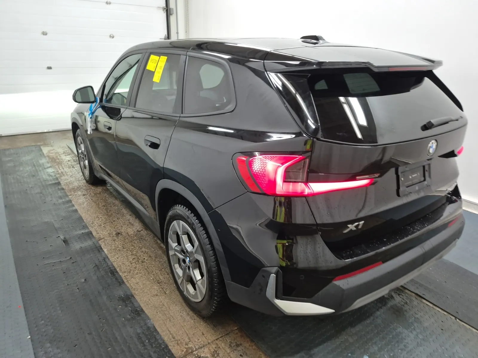 Driver Rear 3/4 Photo