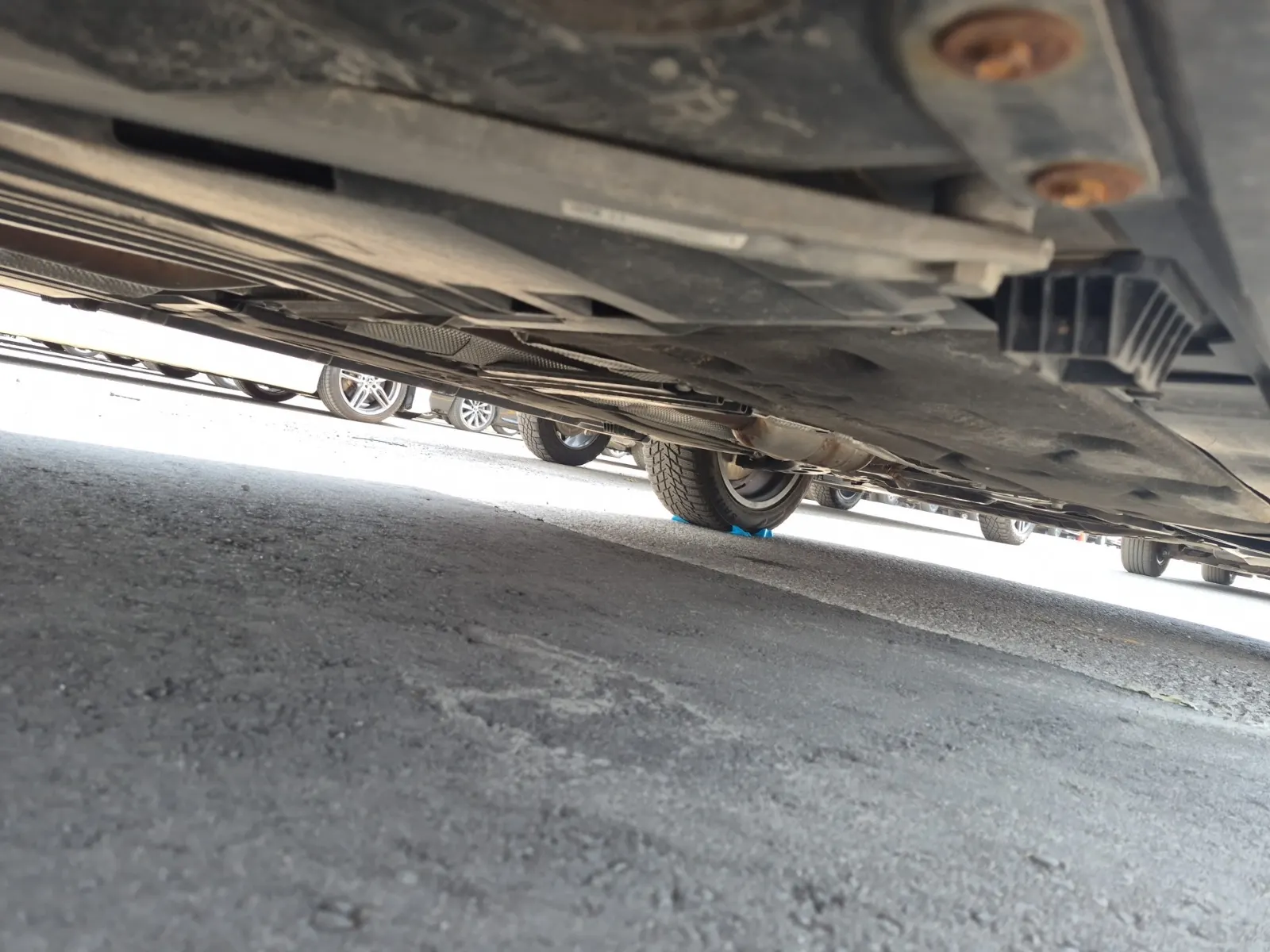Undercarriage - Passenger Photo