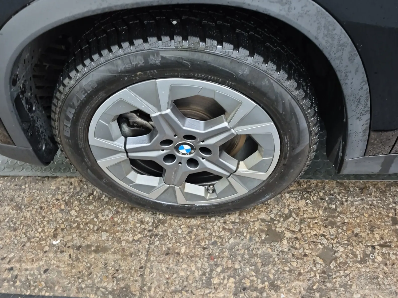 Front driver wheel/tire photo