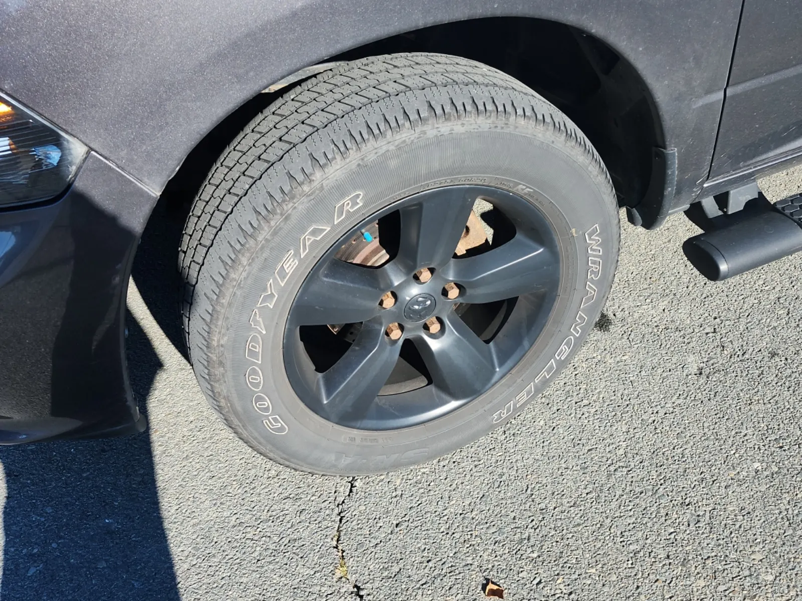 Front driver wheel/tire photo