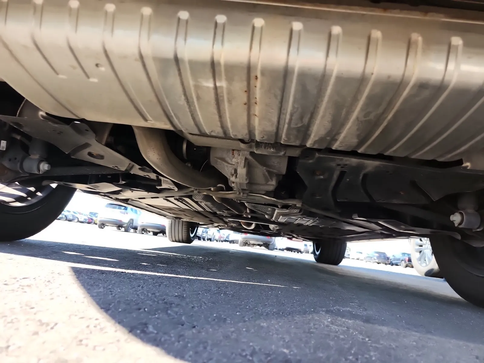 Undercarriage - Rear Photo