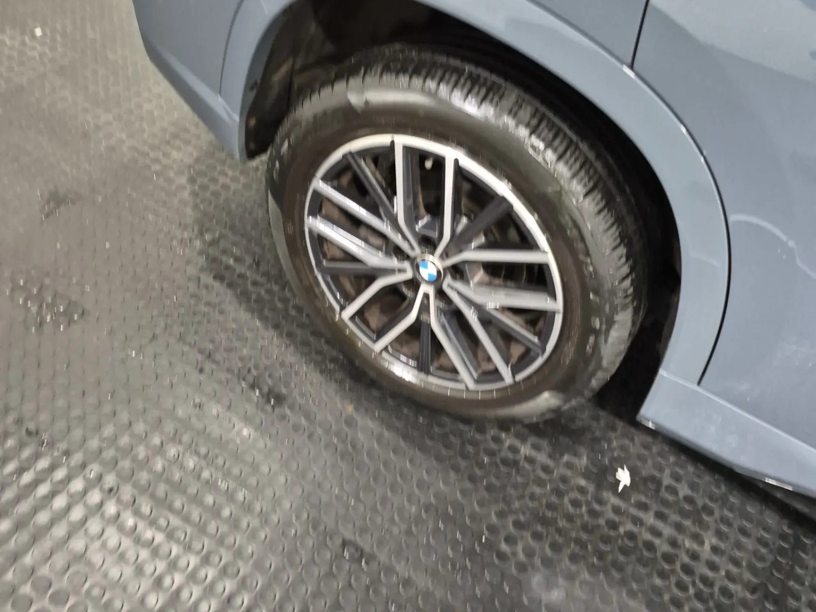 Right Rear Wheel/Tire Photo