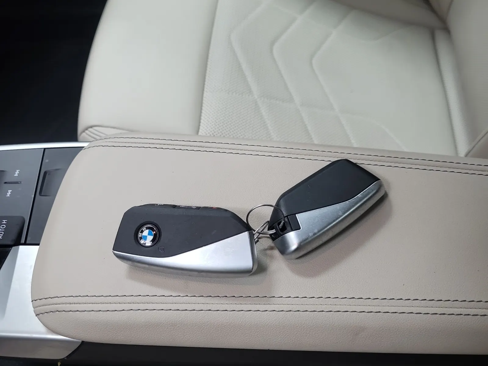 Keys/Fobs/Manual Photo