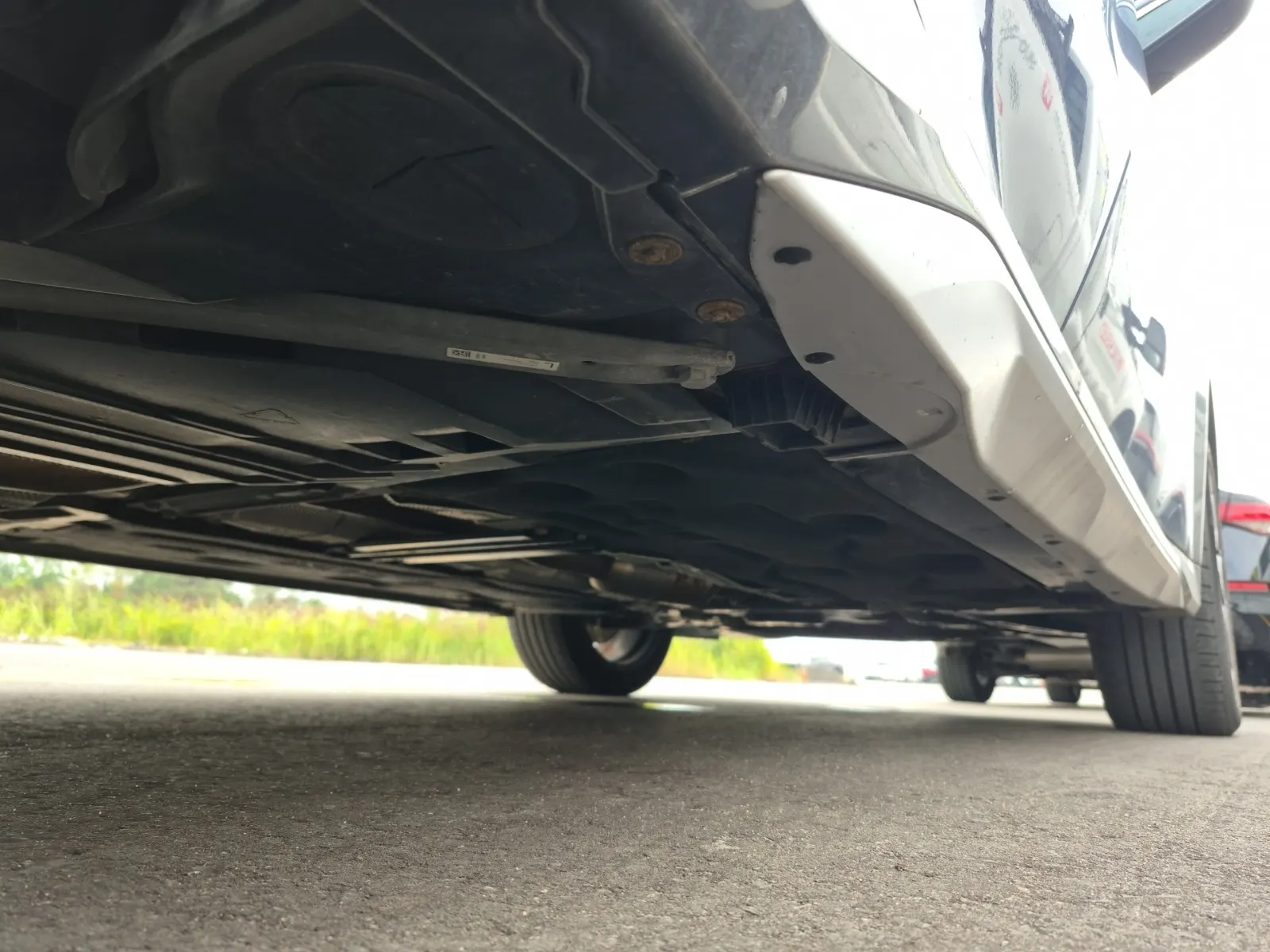 Undercarriage - Passenger Photo