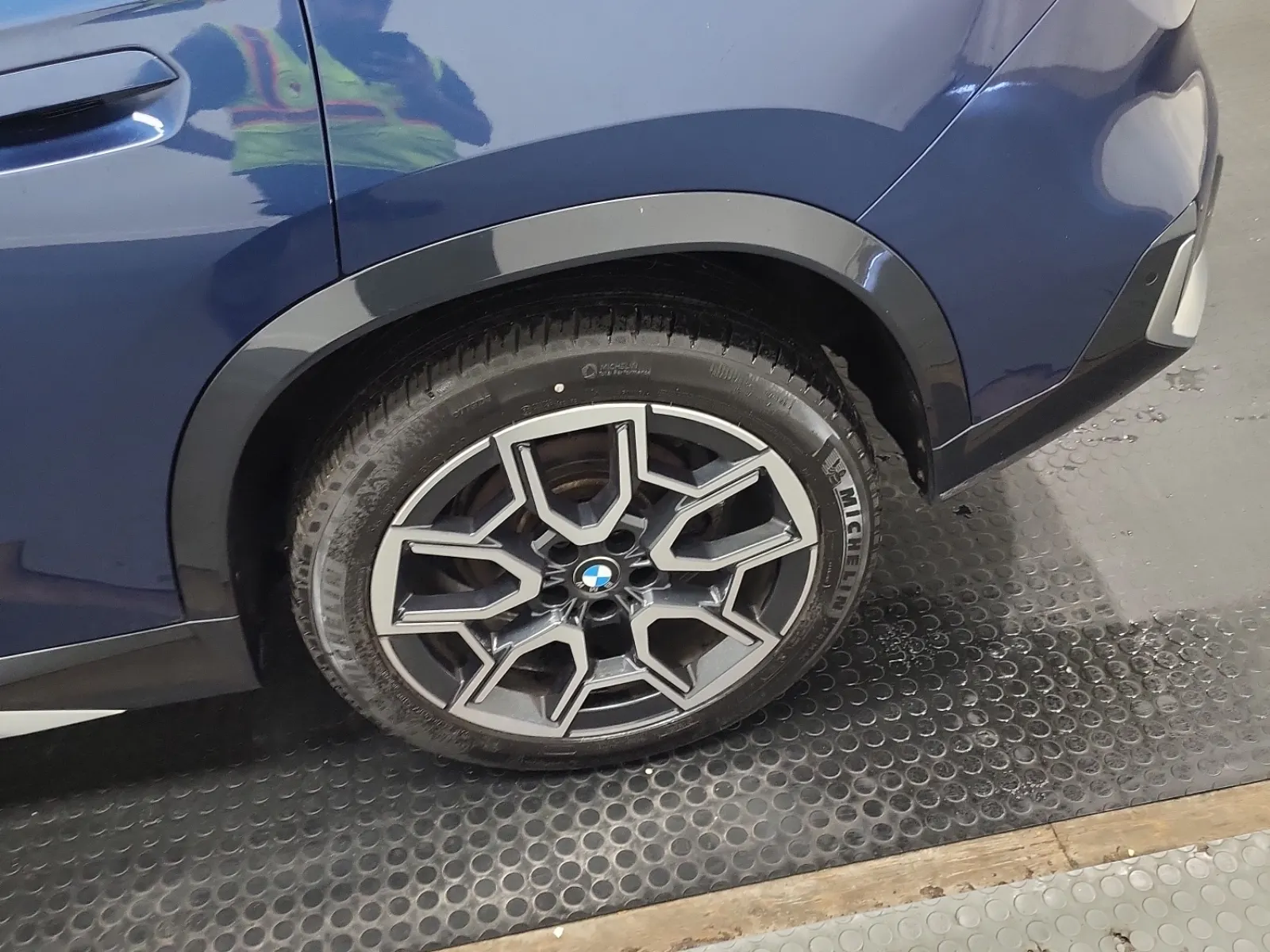 Left Rear Wheel/Tire Photo