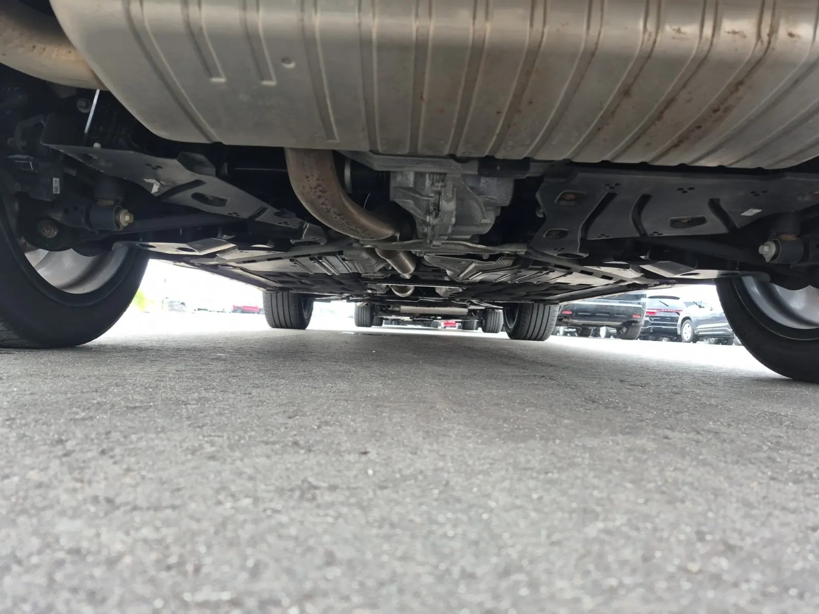 Undercarriage - Rear Photo