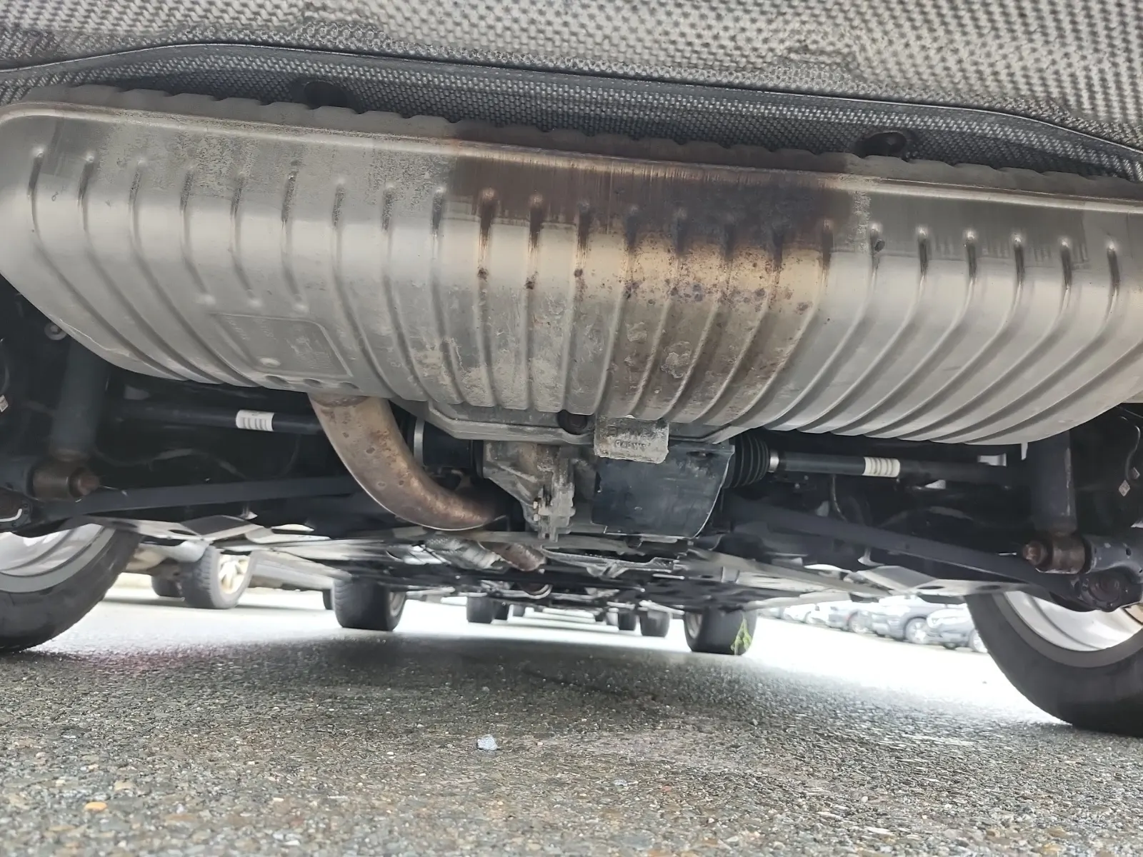 Undercarriage - Rear Photo