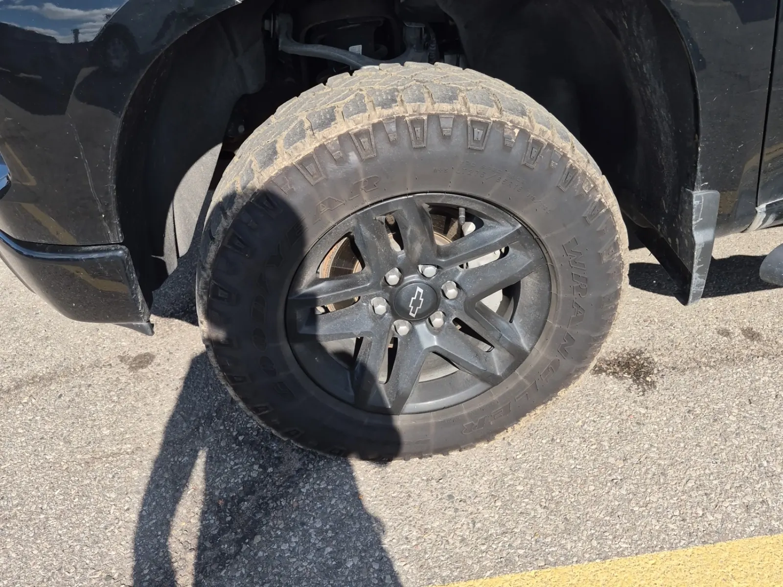 Front driver wheel/tire photo