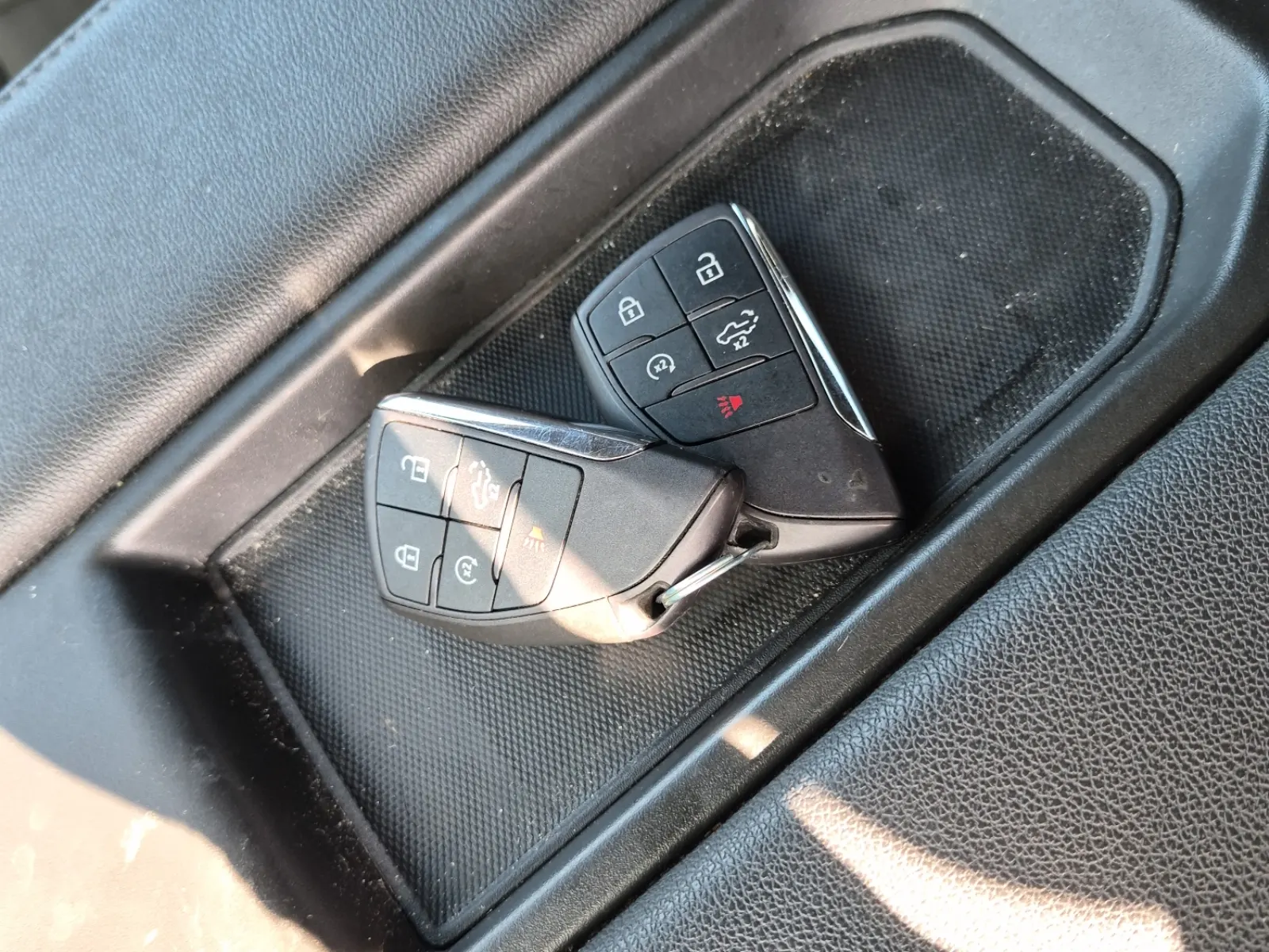 Keys/Fobs/Manual Photo