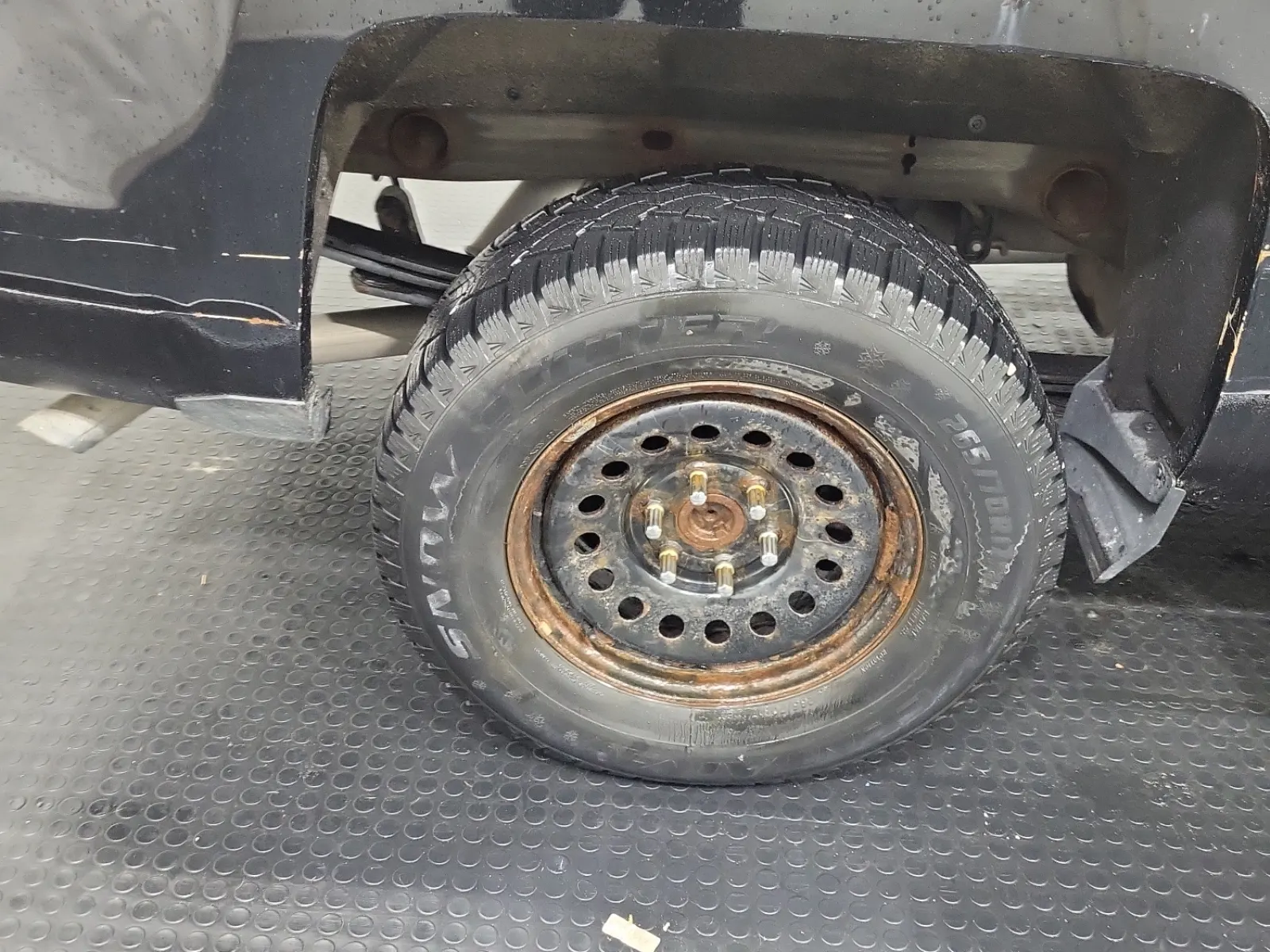 Right Rear Wheel/Tire Photo