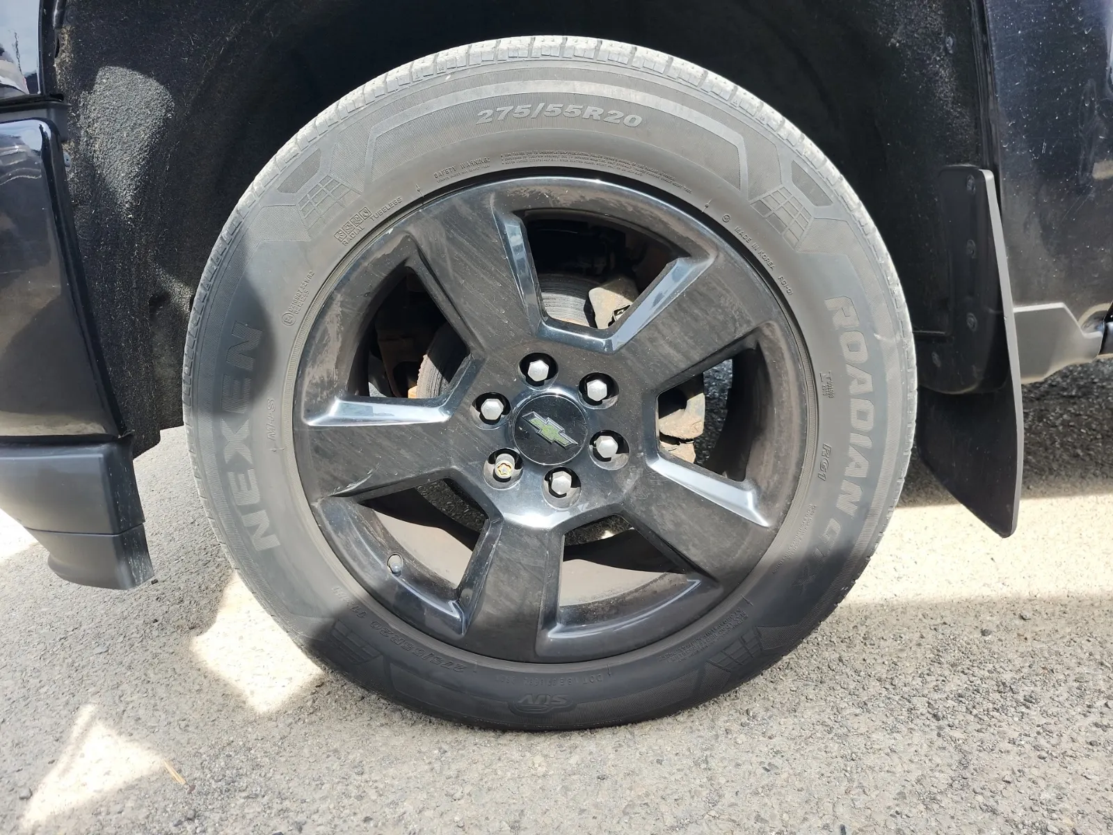 Front driver wheel/tire photo