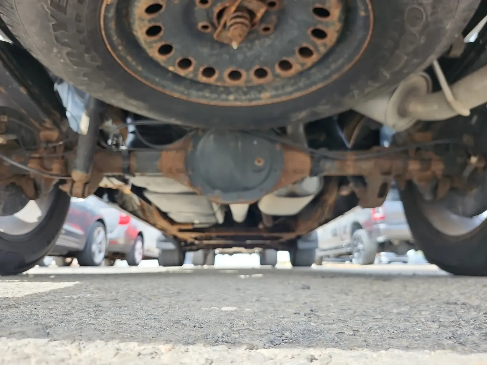 Undercarriage - Rear Photo