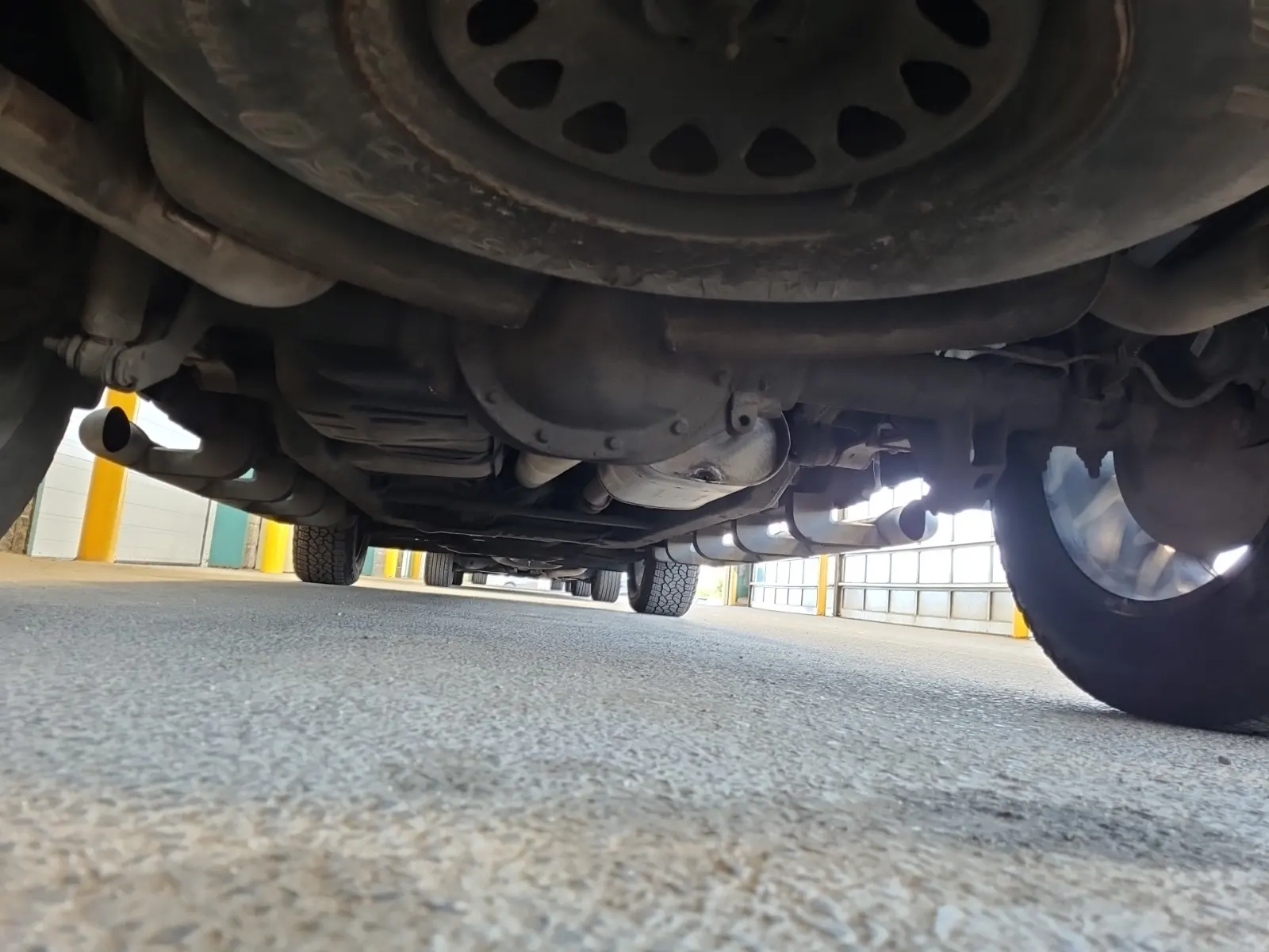Undercarriage - Rear Photo