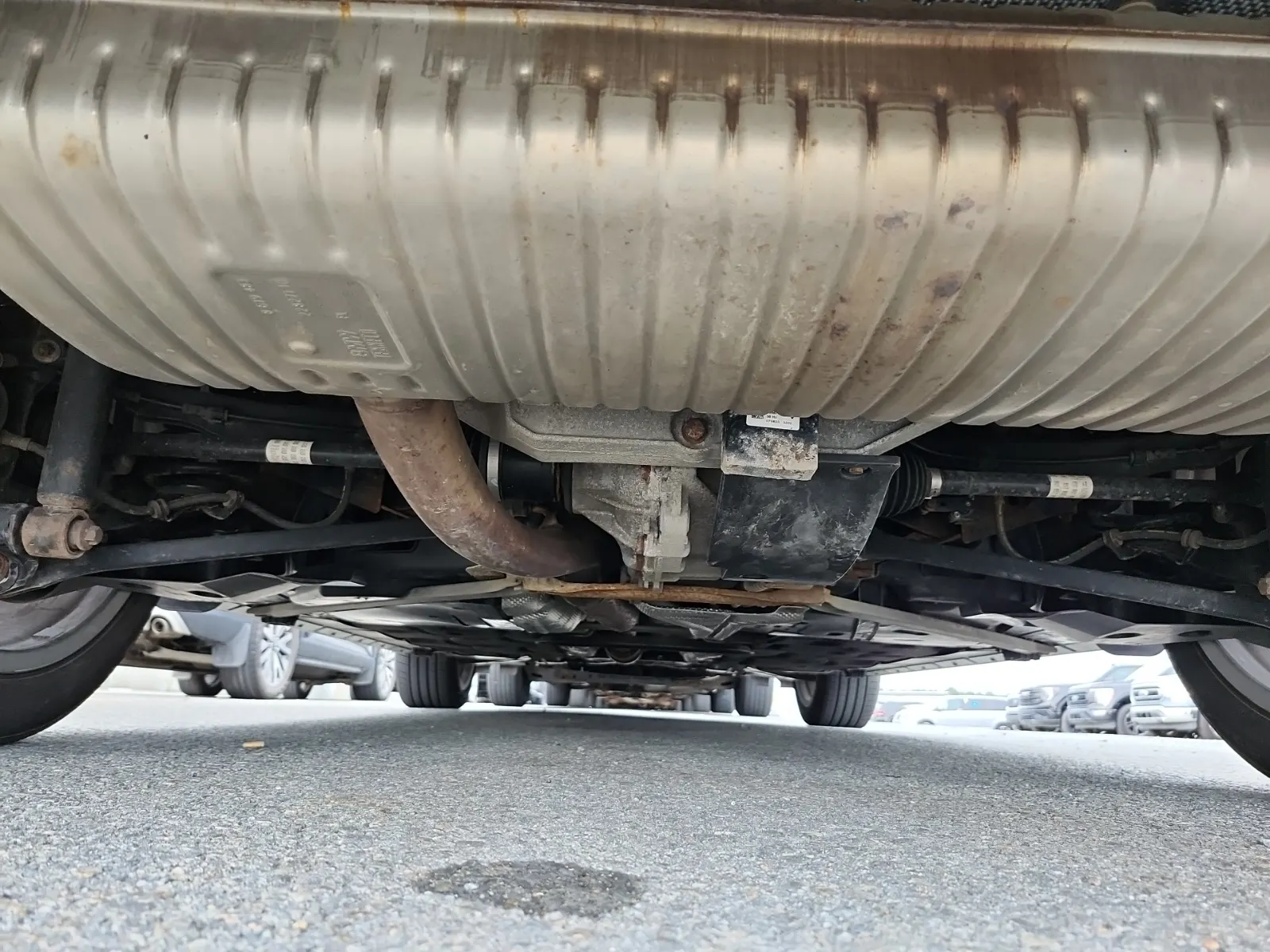 Undercarriage - Rear Photo