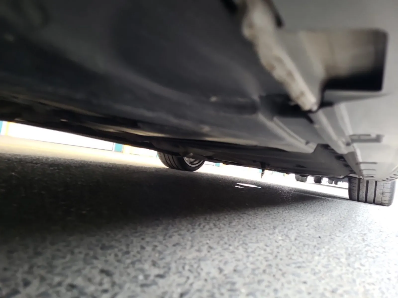 Undercarriage - Passenger Photo