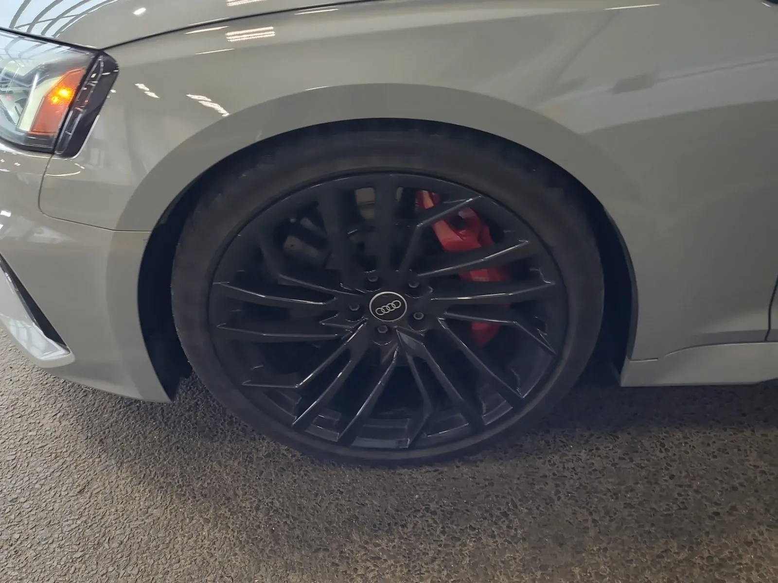 Front driver wheel/tire photo