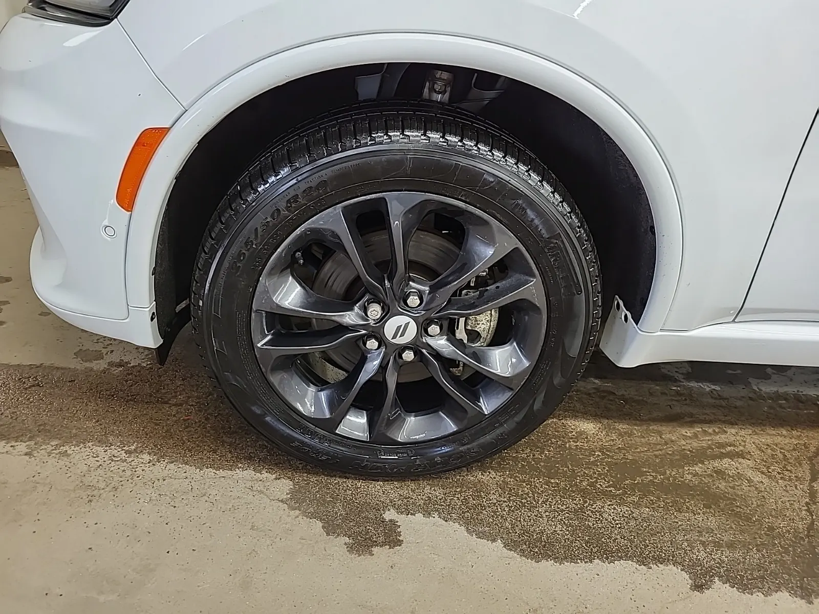 Front driver wheel/tire photo
