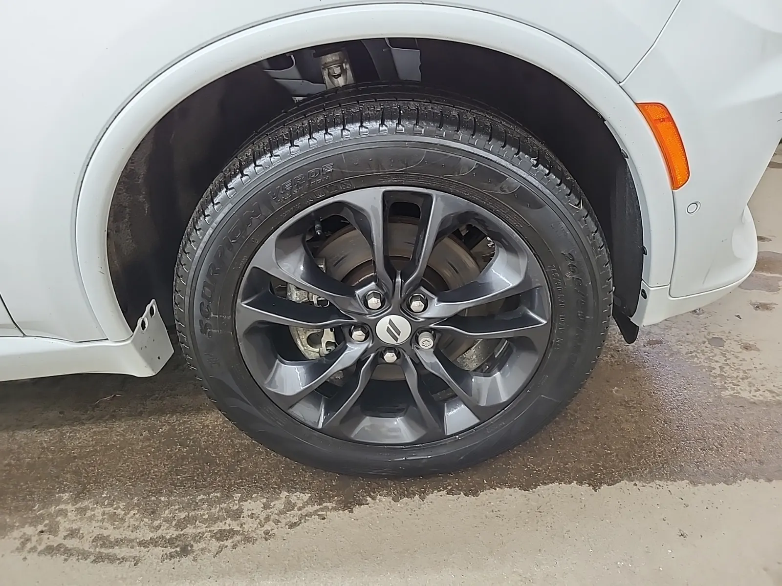 Right Front Wheel/Tire Photo