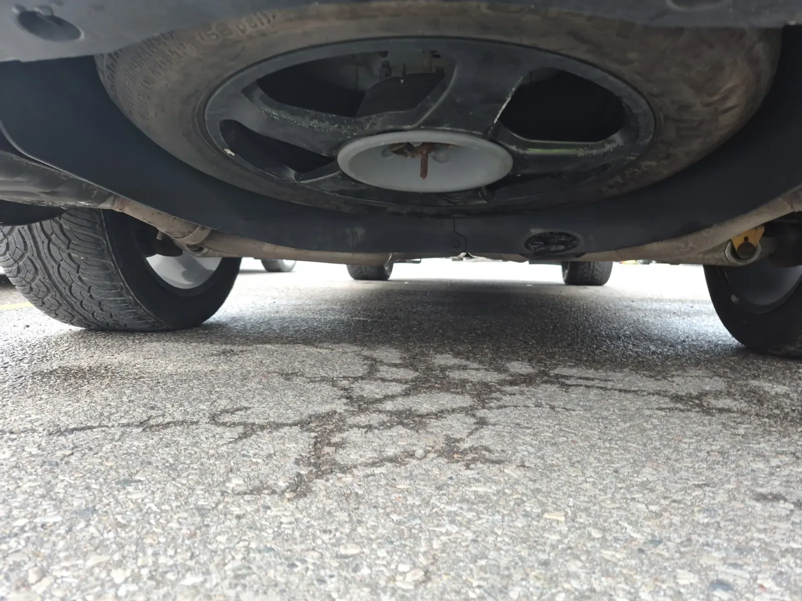 Undercarriage - Rear Photo