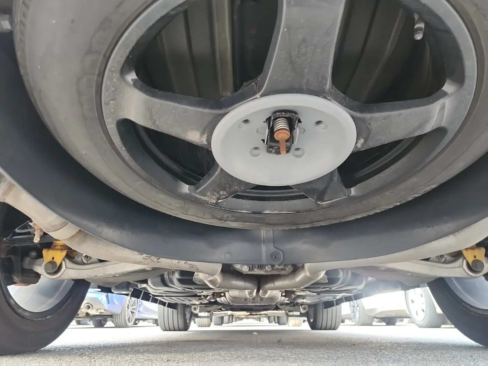 Undercarriage - Rear Photo