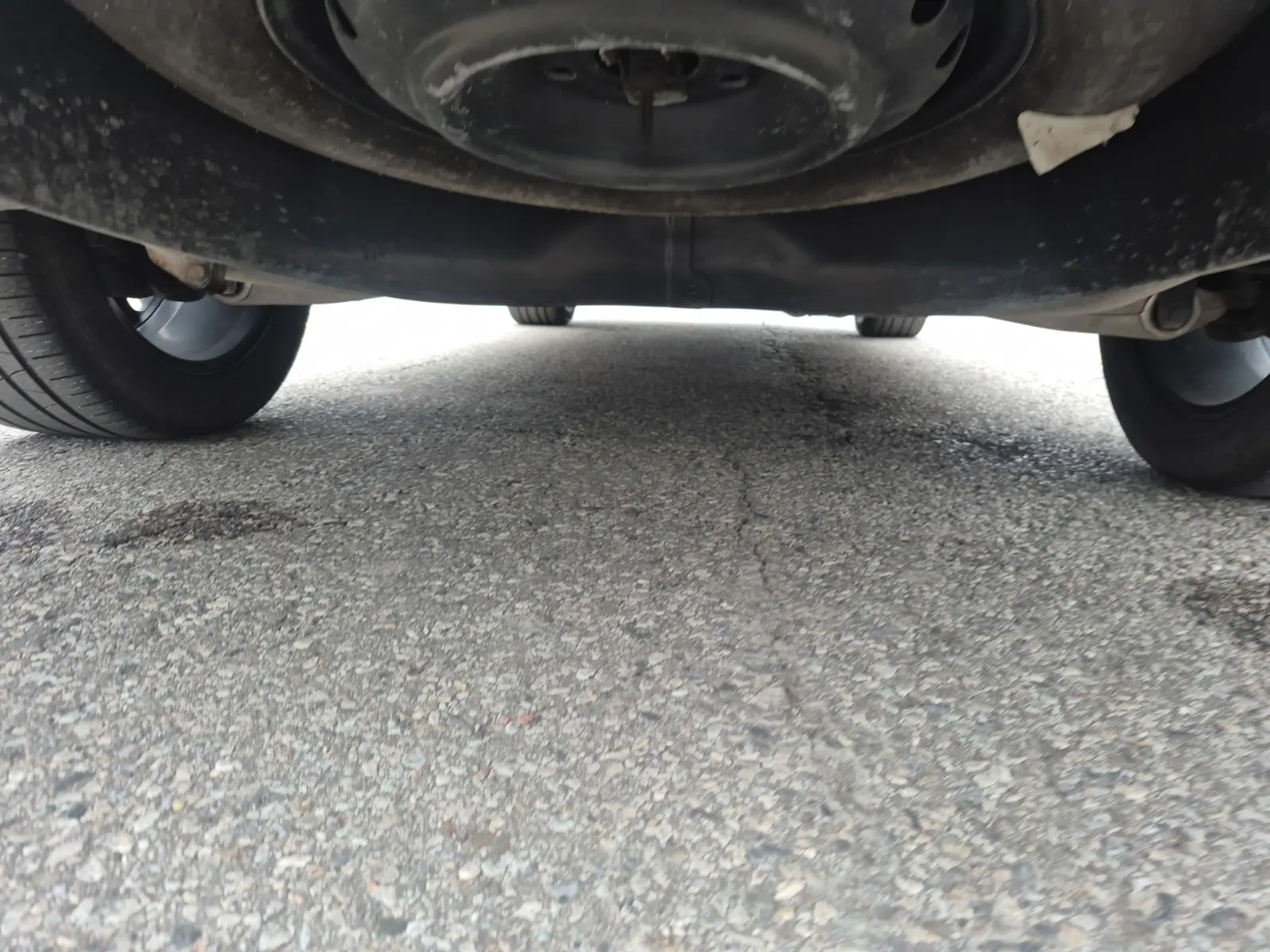 Undercarriage - Rear Photo