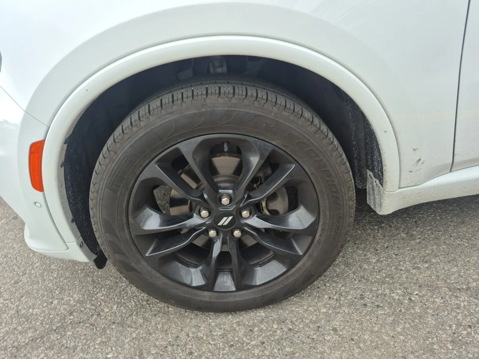 Front driver wheel/tire photo
