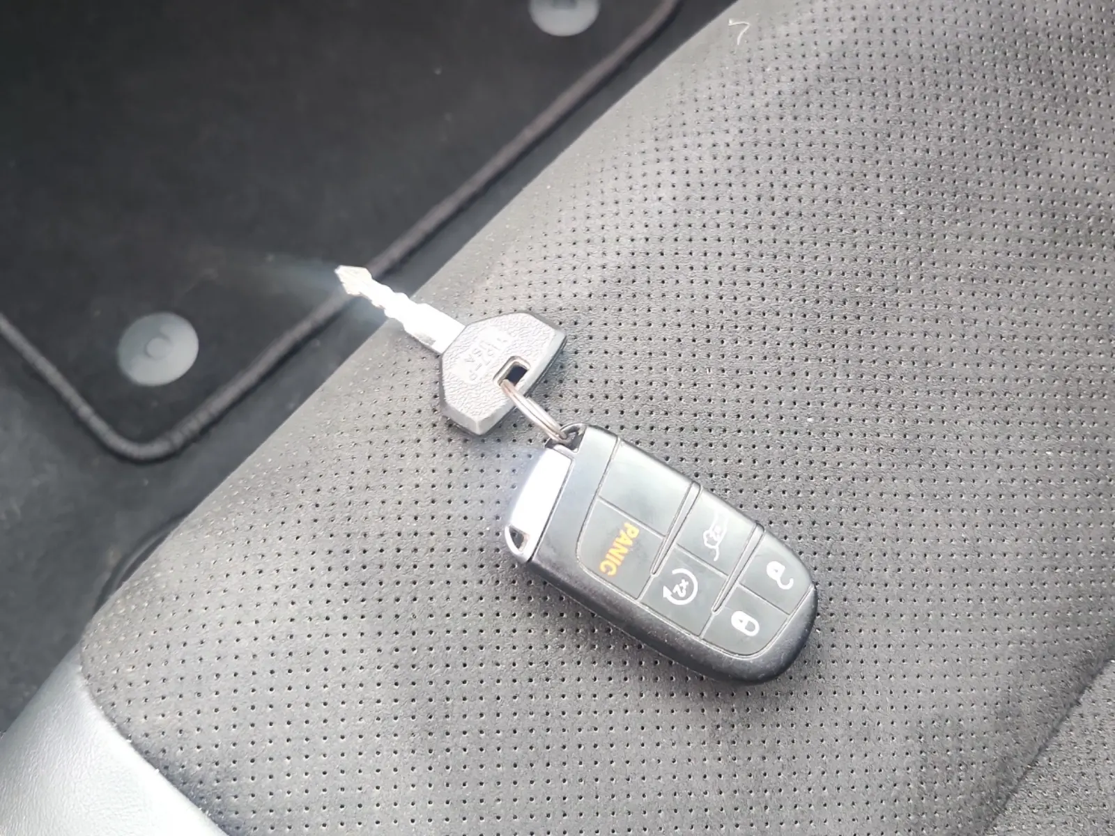 Keys/Fobs/Manual Photo