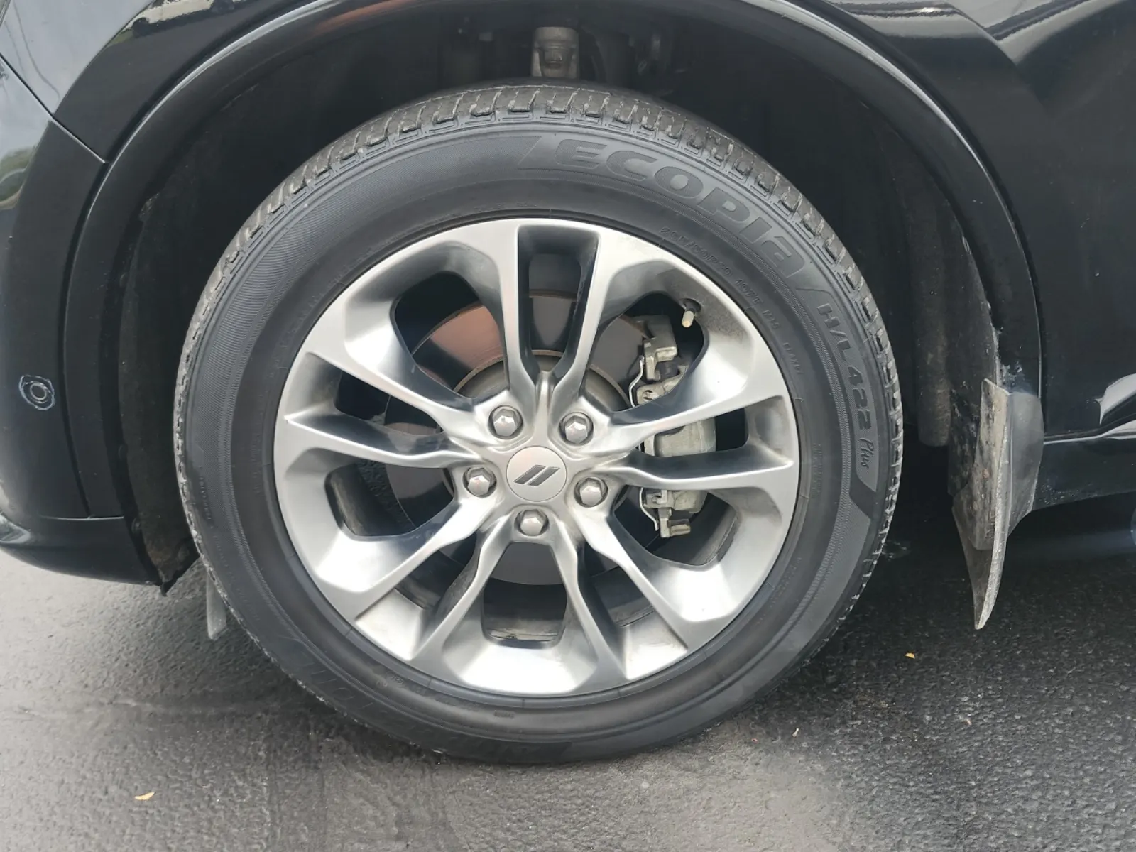 Front driver wheel/tire photo