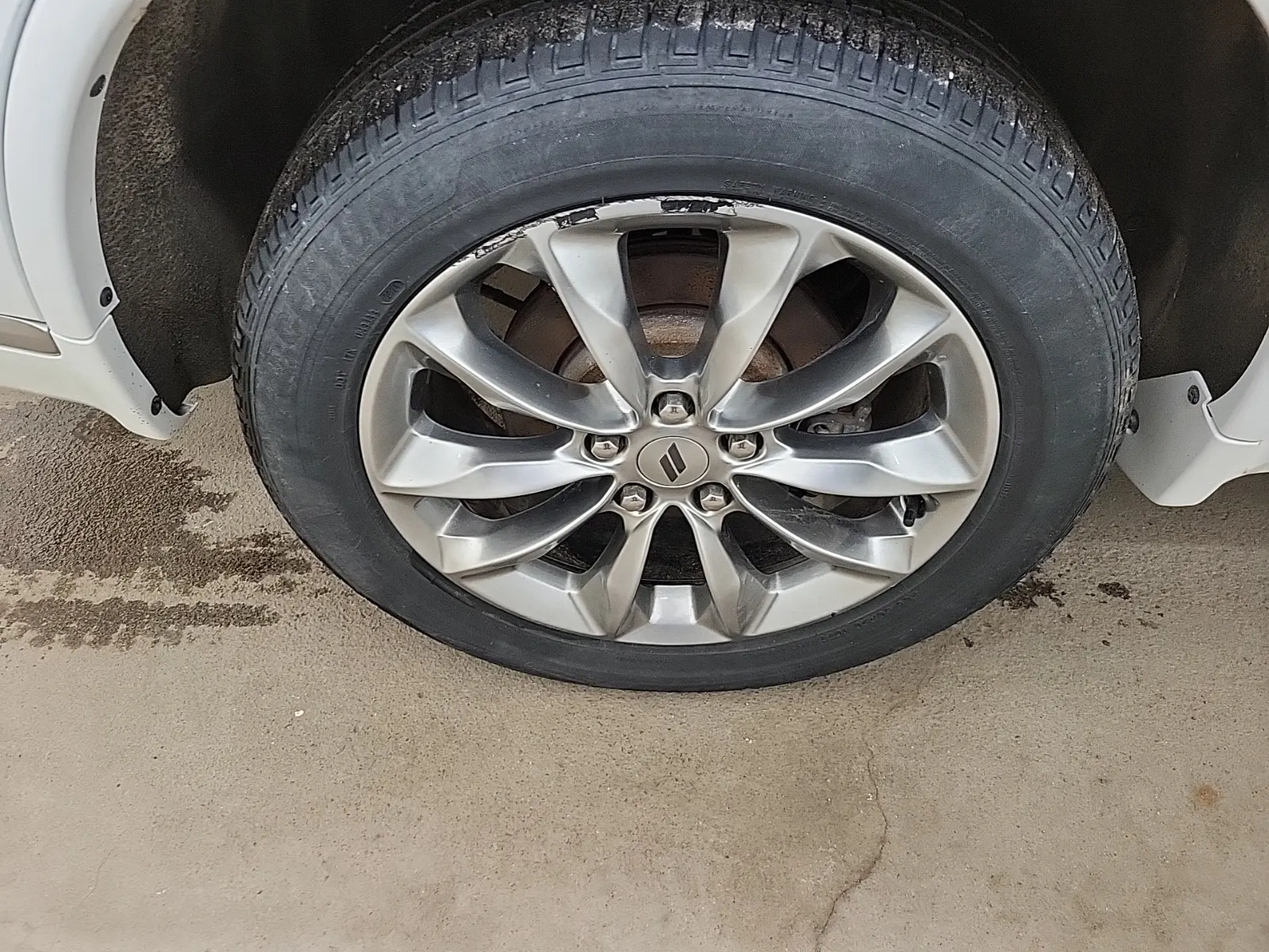 Right Rear Wheel/Tire Photo
