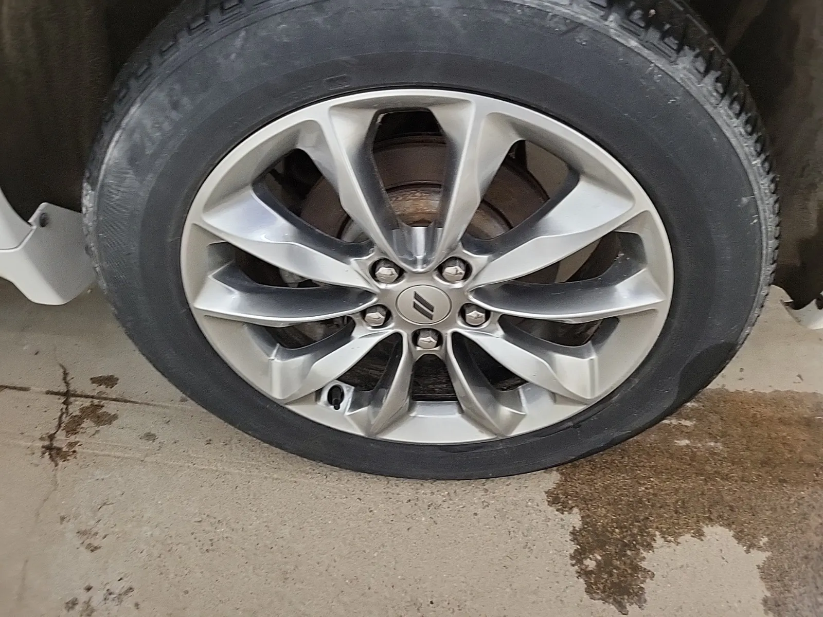 Left Rear Wheel/Tire Photo