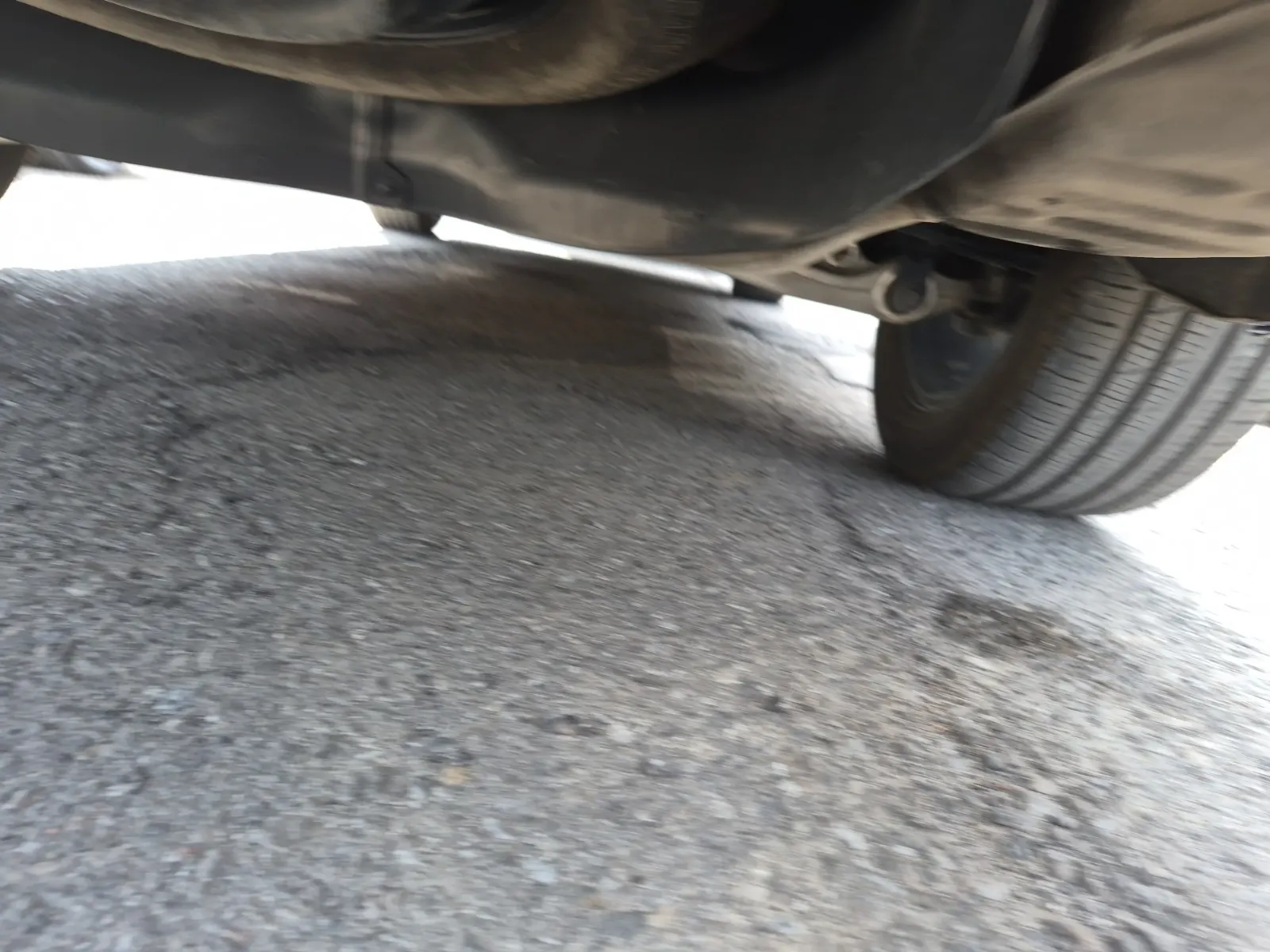 Undercarriage - Rear Photo