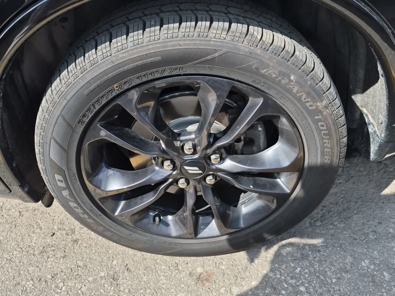Front driver wheel/tire photo