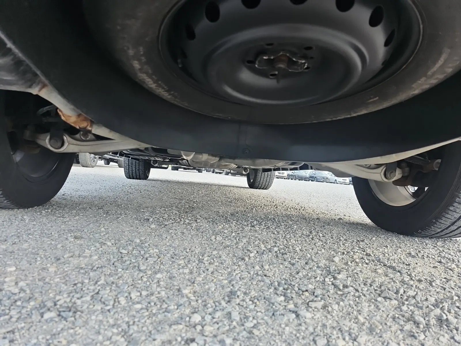 Undercarriage - Rear Photo
